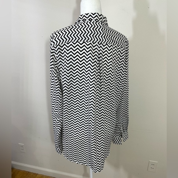 American Eagle Outfitters sz XL top, blouse, shirt in blk/white zigzag design - Picture 6 of 14